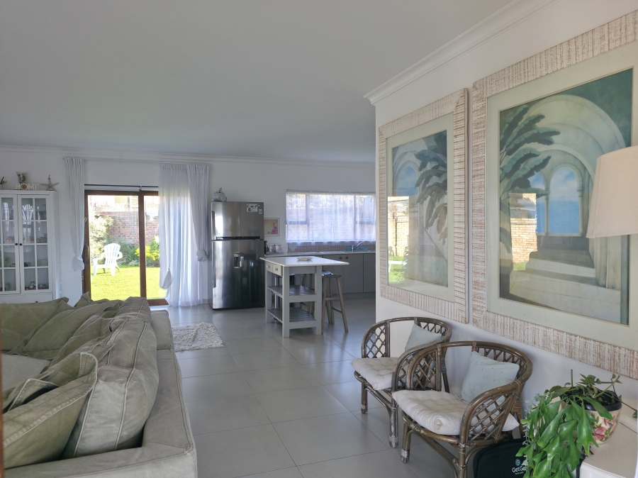 3 Bedroom Property for Sale in Wavecrest Eastern Cape